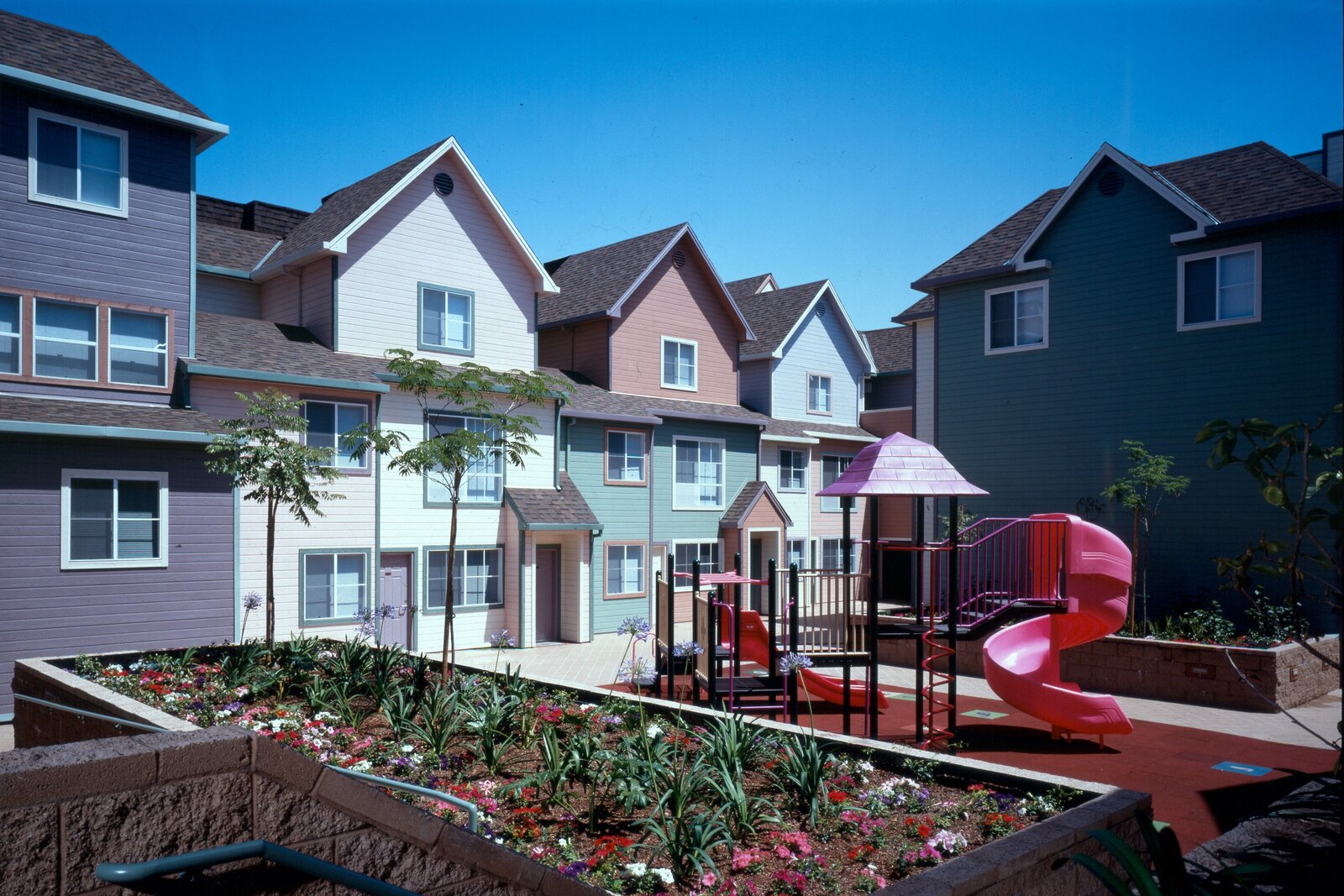 Vista Angelina-Playground200dpi.jpg