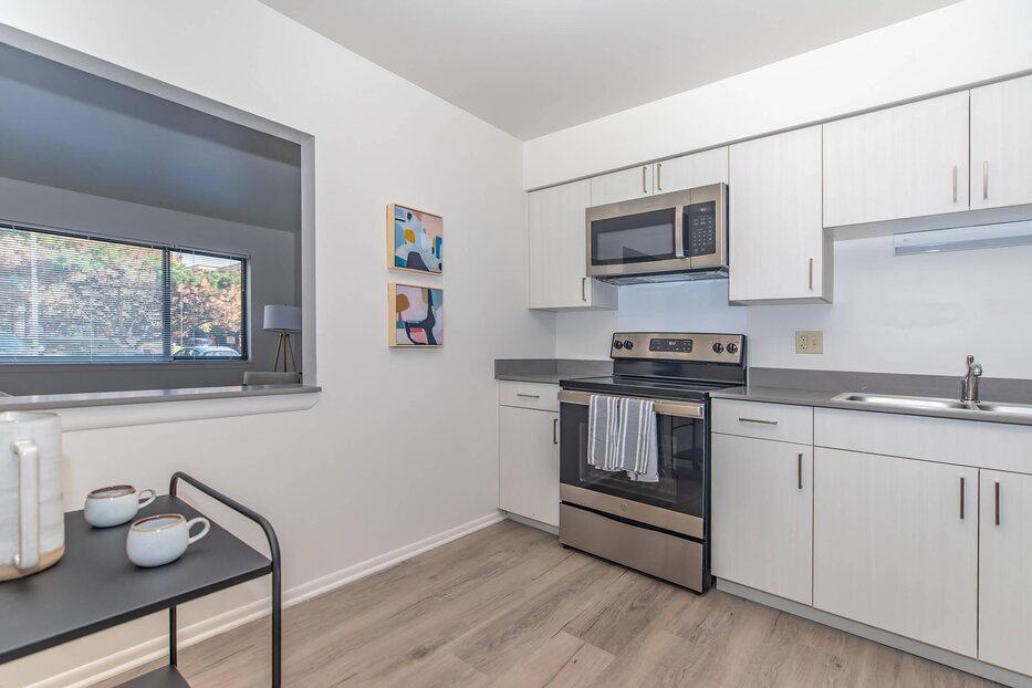 circle park kitchen reno.jpg